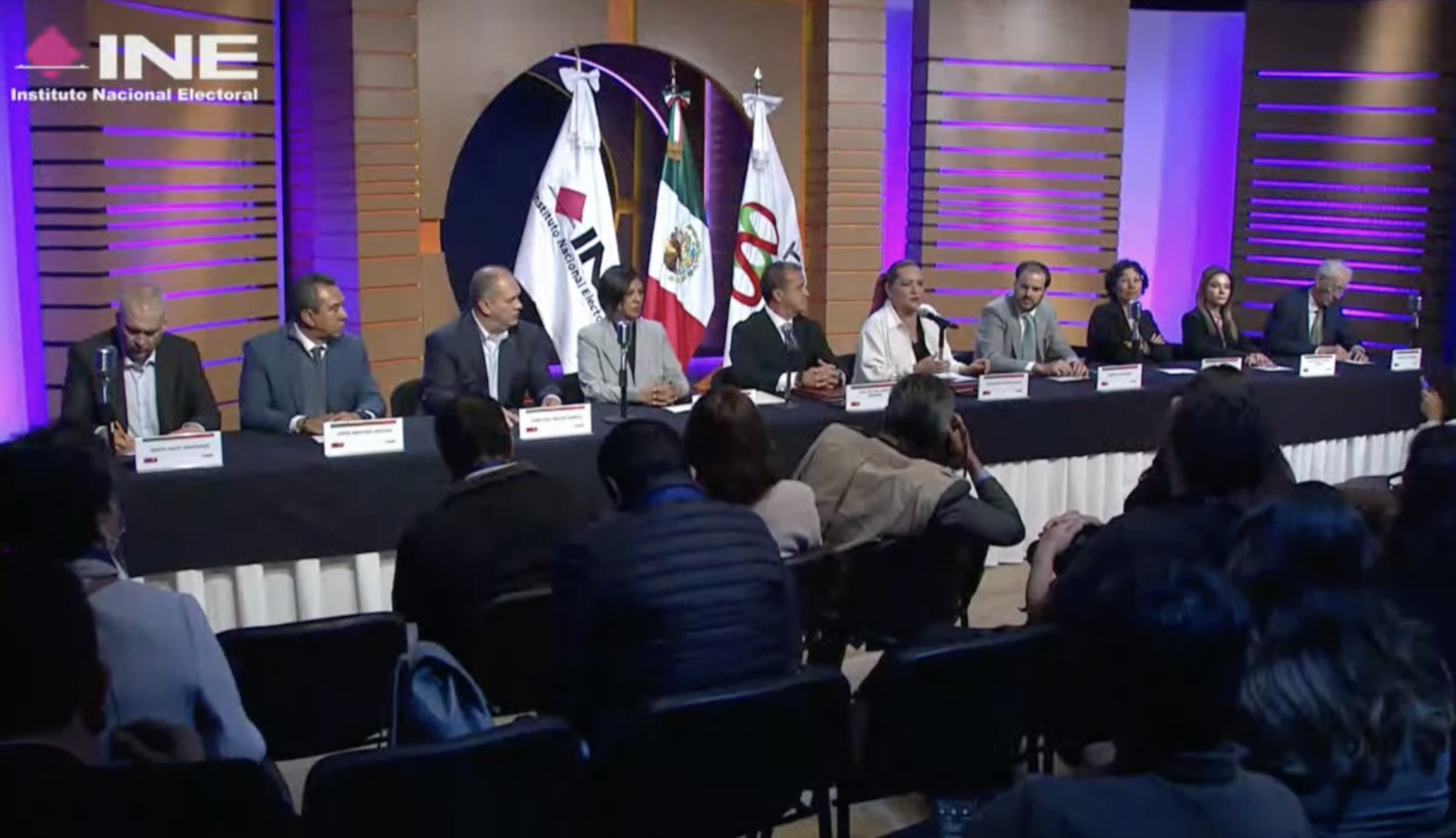 Panel en la firma de convenio INE-CIRT